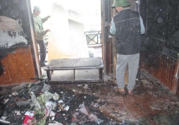 Đồ đạc trong ph&ograve;ng 205 của nh&agrave; nghỉ An Ph&uacute; Q&uacute;y đ&atilde; bị thi&ecirc;u rụi. (Ảnh CTV).