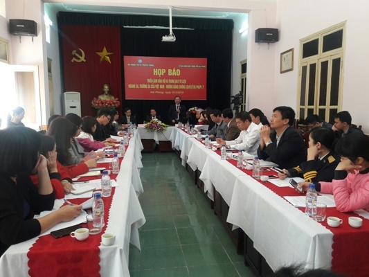 Quang cảnh buổi họp b&aacute;o.