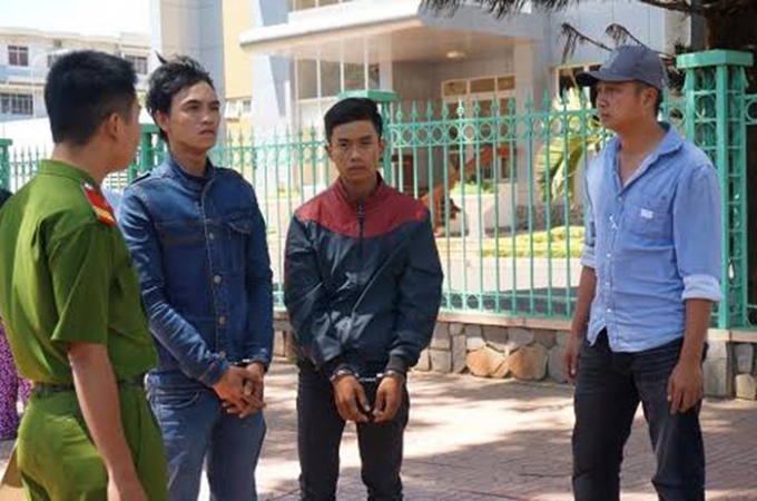 Hai đối tượng Huỳnh Đức Ph&uacute;c v&agrave; V&otilde; Ho&agrave;ng T&acirc;n bị cơ quan c&ocirc;ng an bắt giữ.