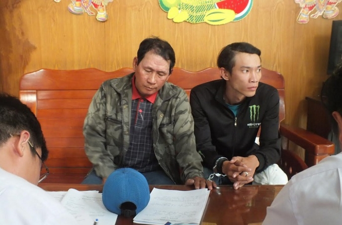 C&aacute;c đối tượng m&ocirc;i giới mại d&acirc;m bị cơ quan chức năng bắt giữ.