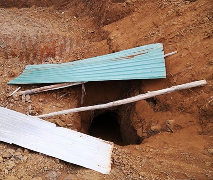 Cửa địa đạo vừa được ph&aacute;t hiện ở Cửa T&ugrave;ng.