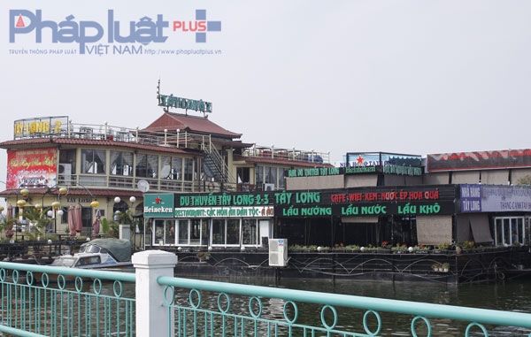 T&agrave;u thuỷ nội địa tại Bến Thuỷ Hồ T&acirc;y vẫn chưa được di dời về khu vực Đầm Bẩy.