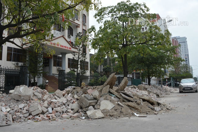 H&agrave;nh vi đổ thải bịt k&iacute;n trụ sở Chi cục thuế Hạ Long g&acirc;y bức x&uacute;c trong dư luận cần được l&agrave;m r&otilde; v&agrave; xử nghi&ecirc;m c&aacute;c đối tượng li&ecirc;n quan.