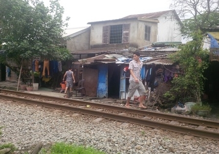 Huế: Cụ bà chết thảm khi băng qua đường ray tàu hỏa