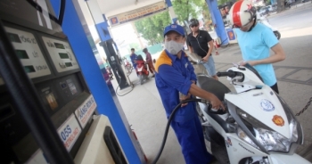 Giá xăng đứng yên, chi quỹ bình ổn