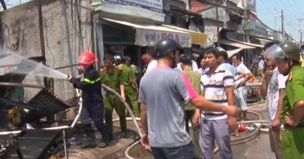 Kiên Giang: "Bão lửa" thiêu rụi 3 căn nhà