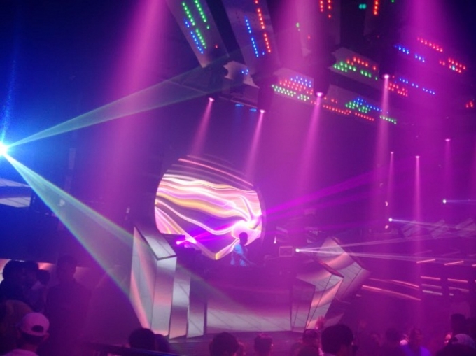 Độc quyền: H&agrave;ng trăm d&acirc;n chơi bị kiểm tra tại Bar 212 Nguyễn Tr&atilde;i