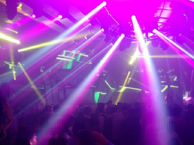 Độc quyền: H&agrave;ng trăm d&acirc;n chơi bị kiểm tra tại Bar 212 Nguyễn Tr&atilde;i