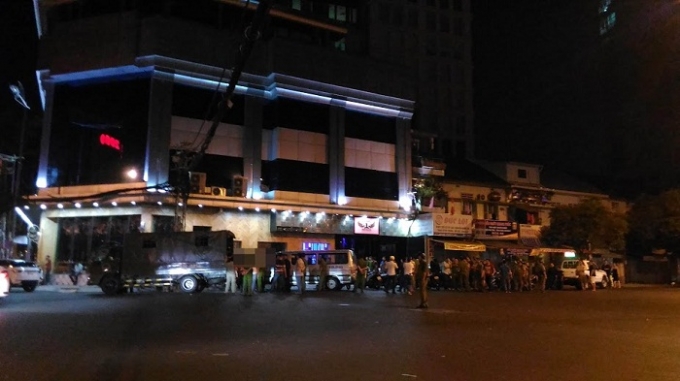 Độc quyền: H&agrave;ng trăm d&acirc;n chơi bị kiểm tra tại Bar 212 Nguyễn Tr&atilde;i