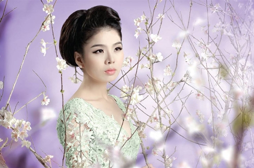 Lệ Quy&ecirc;n sở hữu giọng h&aacute;t như d&ograve;ng suối t&igrave;nh ngọt ng&agrave;o, l&atilde;ng mạn.