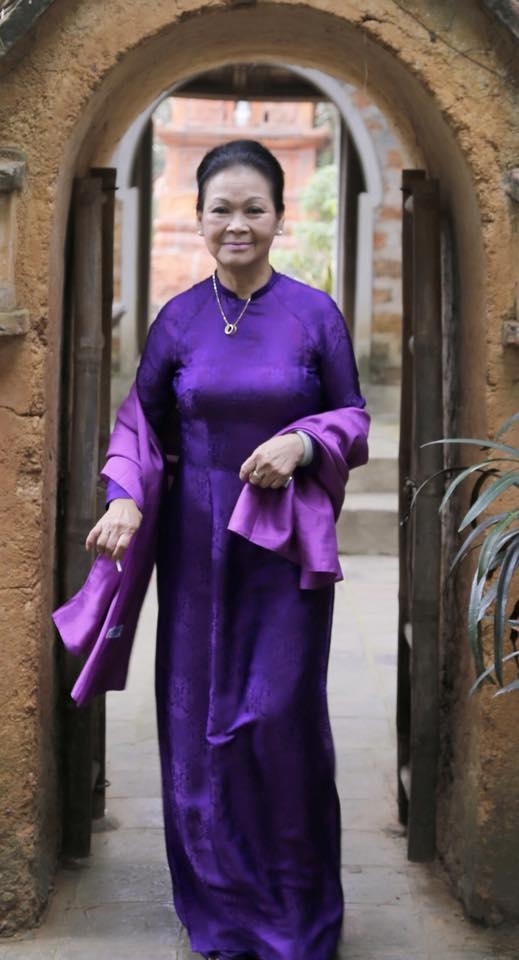 Danh ca Kh&aacute;nh Ly trong một chiều đ&ocirc;ng H&agrave; Nội.