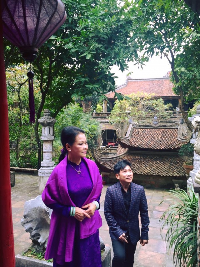 Ca sĩ Quang Th&agrave;nh - người đồng h&agrave;nh với ca sĩ Kh&aacute;nh Ly đ&atilde; l&yacute; giải v&igrave; sự khi&ecirc;m nhường n&ecirc;n Kh&aacute;nh Ly lu&ocirc;n nhận được t&igrave;nh y&ecirc;u thương của kh&aacute;n giả.