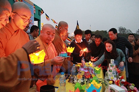 ...tr&ecirc;n cơ sở phước thiện, phước b&aacute;o đầy đủ m&agrave; phước l&agrave;nh tăng trưởng, nghiệp chướng ti&ecirc;u trừ, nhờ đ&oacute; m&agrave; gia đ&igrave;nh cũng như bản th&acirc;n, lu&ocirc;n được thuận duy&ecirc;n, ph&aacute;t triển trong năm mới&rdquo;.