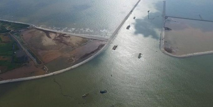 To&agrave;n cảnh cửa Lạch Giang.