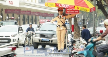 Công việc thường ngày của những cô gái yêu "màu áo vàng"