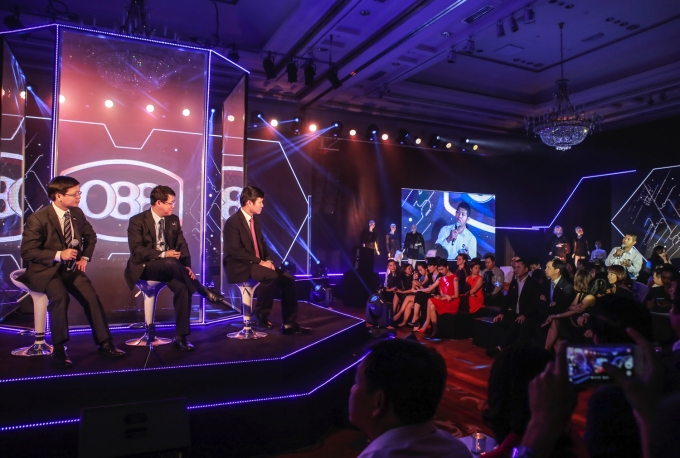 Đại diện l&atilde;nh đạo TCT VNPT VinaPhone giao lưu tại lễ ra mắt đầu số 088