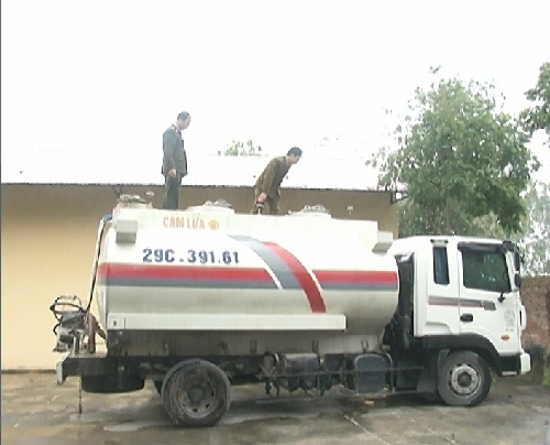Chiếu xe vận chuyển 9000 l&iacute;t xăng lậu.