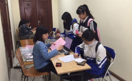 Năm nay, chỉ c&oacute; hơn 4.000 th&iacute; sinh đăng k&yacute; dự thi đại học&nbsp;m&ocirc;n Sử v&agrave; hơn 6.000 đối với m&ocirc;n Sinh học. Ảnh minh họa.