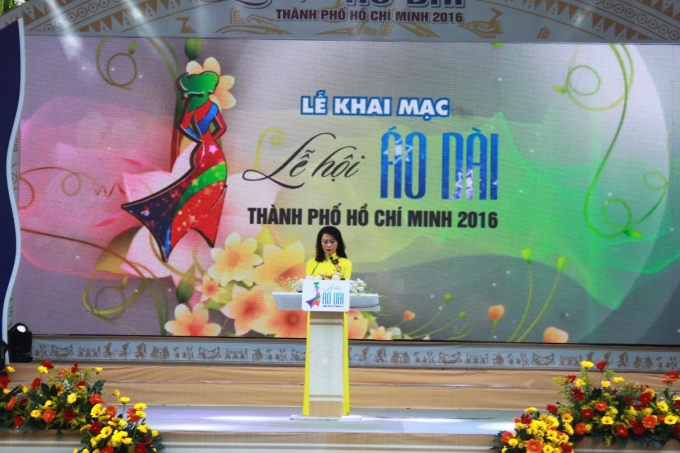 B&agrave; Nguyễn Thị Thu tuy&ecirc;n bố khai mạc Lễ hội &Aacute;o d&agrave;i TP HCM lần 3 năm 2016.