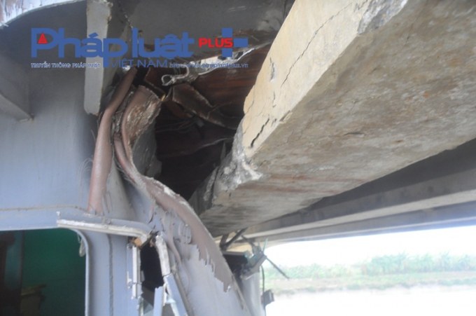 C&uacute; đ&acirc;m đ&atilde; khiến cho khoang l&aacute;i của t&agrave;u Th&agrave;nh Lu&acirc;n 28 biến dạng.