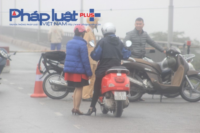 Nhiều người phải ngậm ng&ugrave;i quay lại khi lưu th&ocirc;ng qua đ&acirc;y.