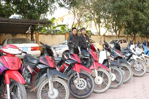 Hai đối tượng trộm cắp xe m&aacute;y đ&atilde; bị bắt.