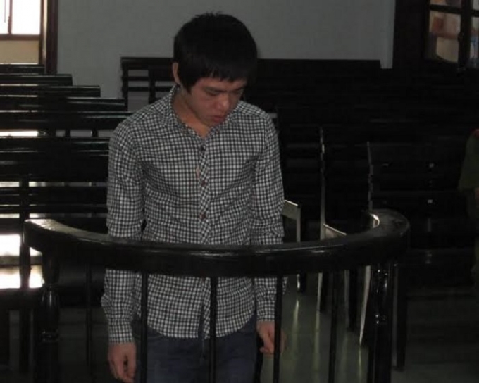 Bị c&aacute;o trước v&agrave;nh m&oacute;ng ngựa.