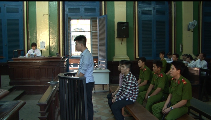 C&aacute;c bị c&aacute;o tại phi&ecirc;n x&eacute;t xử sơ thẩm.