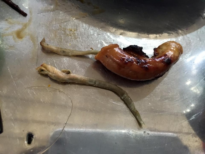 H&igrave;nh ảnh giun, s&aacute;n được chia sẻ lan truyền nhanh ch&oacute;ng tr&ecirc;n mạng x&atilde; hội facebook.