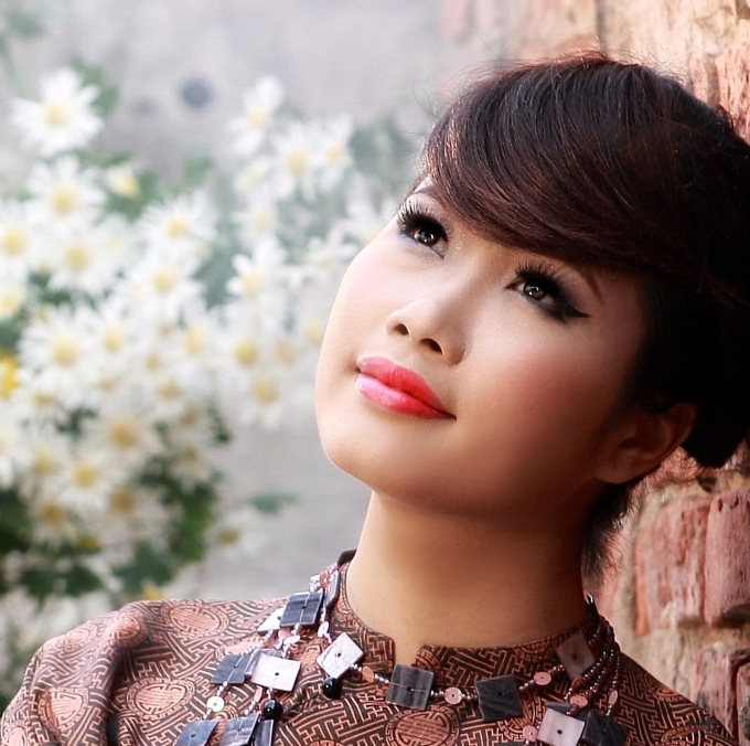 Trần Hồng Nhung về với bến Gi&aacute;c với CD nhạc Phật