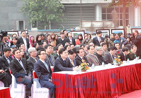 Lễ khai mạc Hội b&aacute;o to&agrave;n quốc năm 2016 c&oacute; sự hiện diện của c&aacute;c đồng ch&iacute; l&atilde;nh đạo nh&agrave; nước.&nbsp;Ảnh: Loan Bảo.