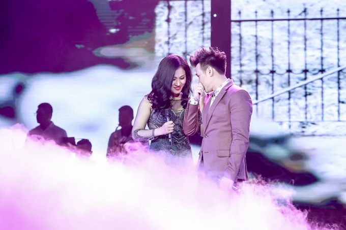 Ngọc Ch&acirc;m v&agrave; Nguy&ecirc;n Vũ t&igrave;nh t&igrave;nh tứ song ca M&ugrave;a đ&ocirc;ng của anh.