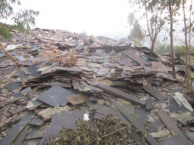 Chưa biết đến khi n&agrave;o c&aacute;c cơ quan chức năng mới c&oacute; giải ph&aacute;p để xử l&yacute; đống r&aacute;c