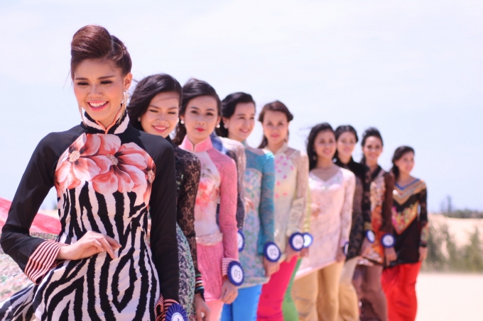 lMột số người đẹp tham dự cuộc thi sắc đẹp.