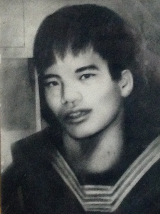 Liệt sĩ Trần Văn Bảy trẻ trung trong m&agrave;u &aacute;o Hải qu&acirc;n.