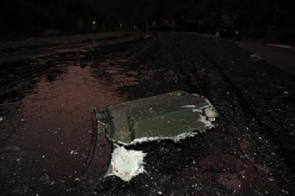 T&iacute;nh đến thời điểm 23h15p, Quốc lộ 6 đoạn qua Mai Ch&acirc;u, H&ograve;a B&igrave;nh đ&atilde; được th&ocirc;ng xe, c&aacute;c phương tiện di chuyển b&igrave;nh thường.