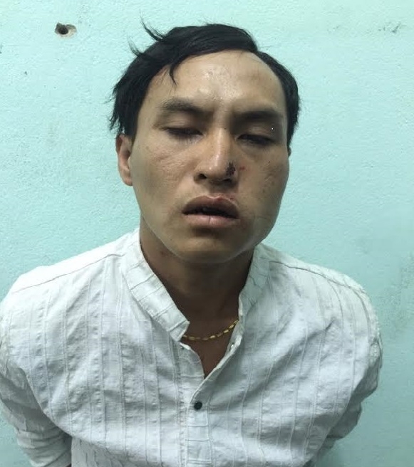 Đối tượng Trương Ngọc H&ograve;a c&ugrave;ng số ma t&uacute;y bị bắt quả tang tại C&ocirc;ng an quận Thanh Kh&ecirc;.