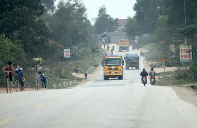 Xe qu&aacute; tải, qu&aacute; khổ đại n&aacute;o đường Hồ Ch&iacute; Minh?