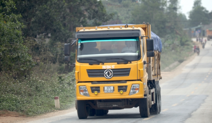 Xe qu&aacute; tải, qu&aacute; khổ đại n&aacute;o đường Hồ Ch&iacute; Minh?