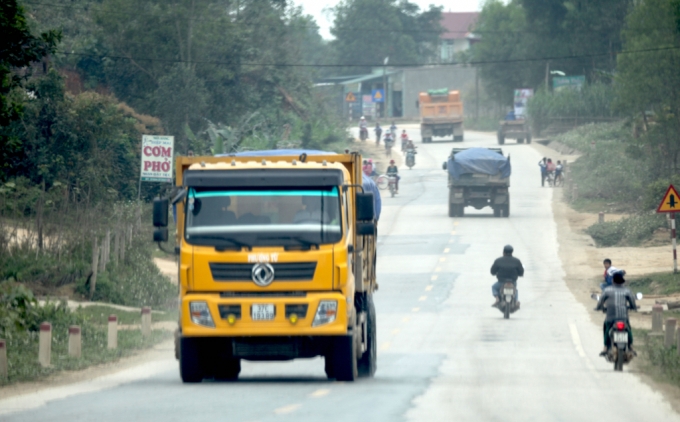 Xe qu&aacute; tải, qu&aacute; khổ đại n&aacute;o đường Hồ Ch&iacute; Minh?