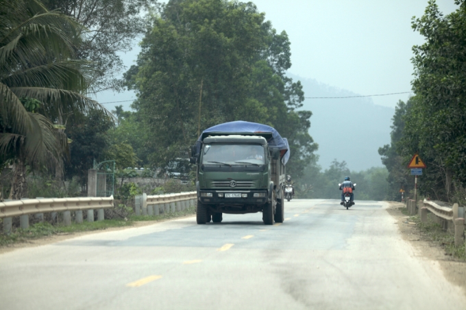 Xe qu&aacute; tải, qu&aacute; khổ đại n&aacute;o đường Hồ Ch&iacute; Minh?