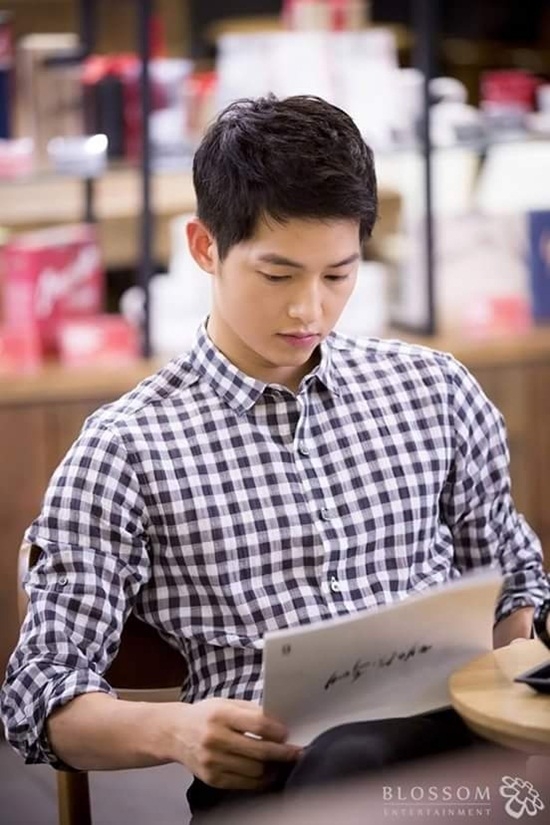 Ng&acirc;y ngất với nhan sắc mỹ nam Song Joong Ki trong &ldquo;Hậu duệ của Mặt Trời&rdquo;