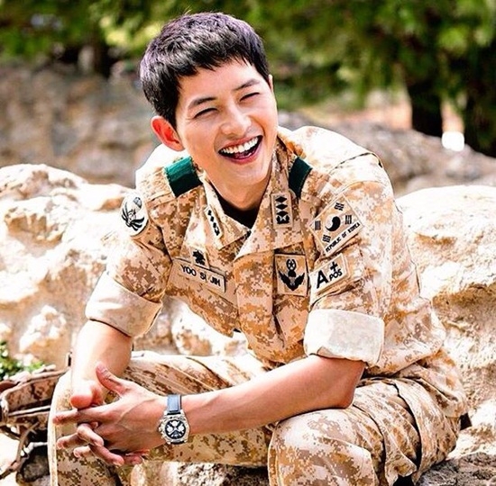 Trước đ&oacute;, Song Joong Ki từng l&agrave; vận động vi&ecirc;n trượt băng tốc độ, đ&atilde; 3 lần đại diện qu&ecirc; nh&agrave; Dae Jeon tham dự giải đấu quốc gia v&agrave; gi&agrave;nh huy chương.