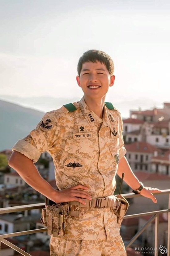 Ng&acirc;y ngất với nhan sắc mỹ nam Song Joong Ki trong &ldquo;Hậu duệ của Mặt Trời&rdquo;