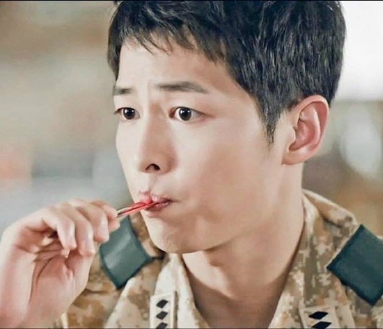 Ng&acirc;y ngất với nhan sắc mỹ nam Song Joong Ki trong &ldquo;Hậu duệ của Mặt Trời&rdquo;