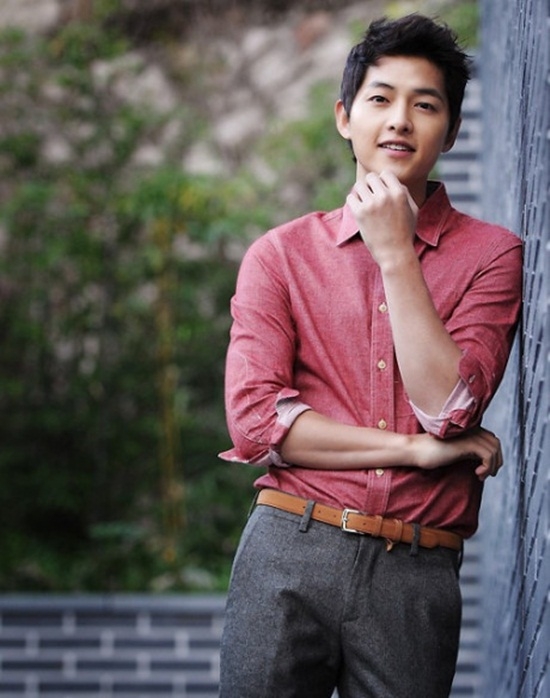 Ng&acirc;y ngất với nhan sắc mỹ nam Song Joong Ki trong &ldquo;Hậu duệ của Mặt Trời&rdquo;