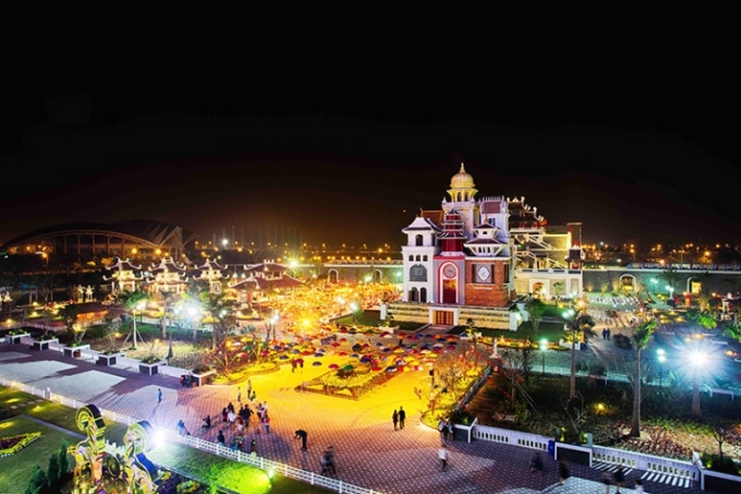 To&agrave;n cảnh Asia Park về đ&ecirc;m.