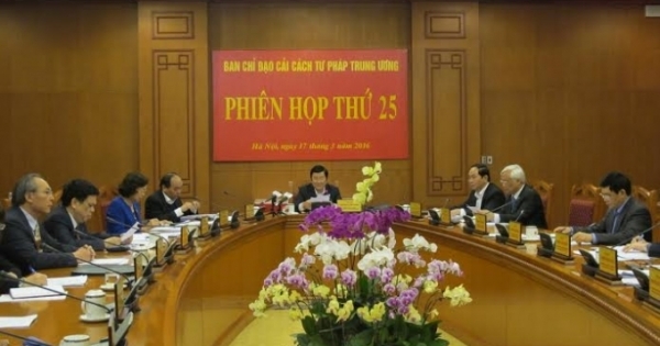 Cán bộ tiêu cực tạo môi trường cho luật sư “chạy án”