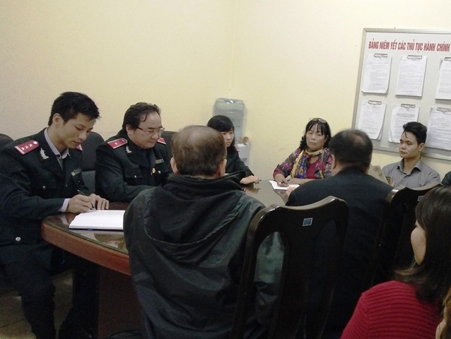 Buổi l&agrave;m việc giữa Thanh tra Bộ x&acirc;y dựng với c&aacute;c hộ d&acirc;n.