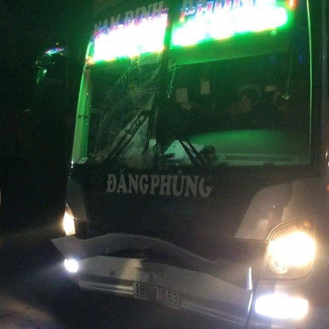 Chiếc xe kh&aacute;ch trong vụ tai nạn. Ảnh Bien19.biz